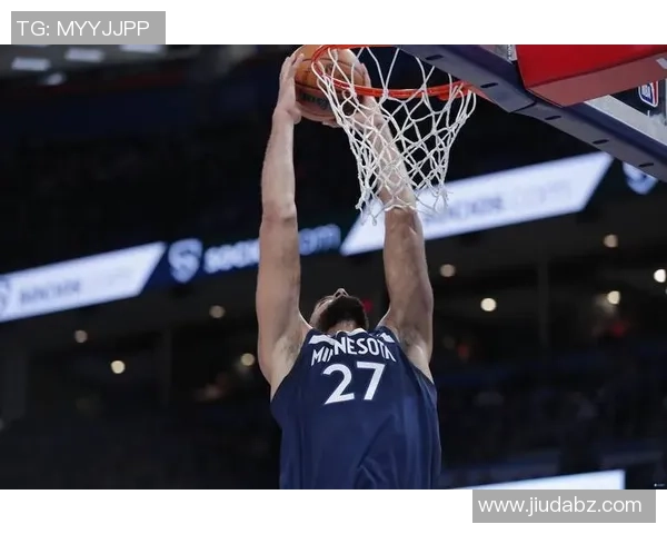 戈贝尔半场高效统治内线砍下10分5板1帽展现中锋支柱力量