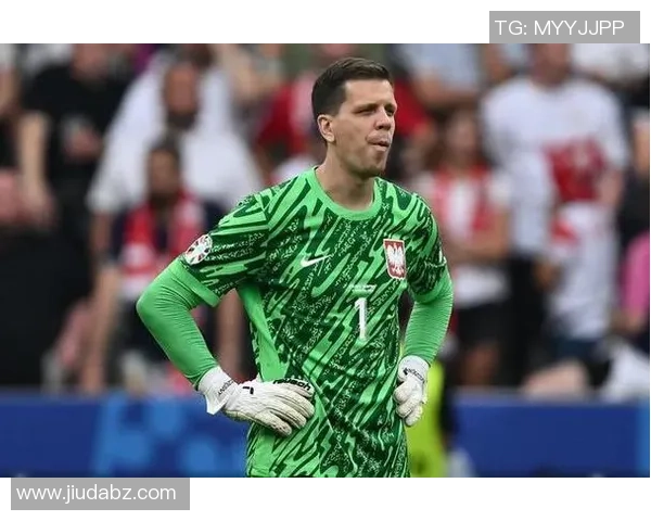 什琴斯尼称莱万伤情无大碍但能否出战国家德比仍存疑 什琴斯尼称莱万伤情无大碍但能否出战国家德比仍存疑